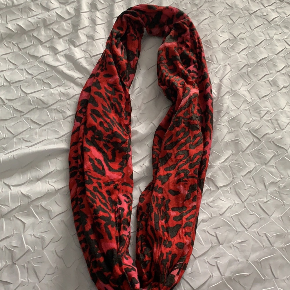 Animal Print Circle Scarf - Picture 6 of 8